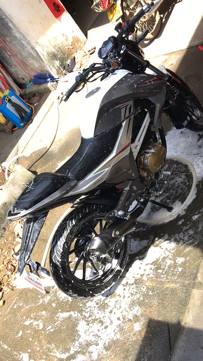 两到三年前各人自己挺喜欢买酷点摩托车一台 ...