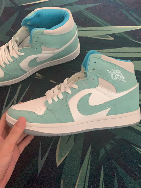 蒂芙尼绿 42码 买回来没穿过