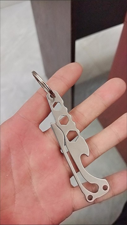 户外EDC多功能工具钥匙扣开瓶器六角扳手