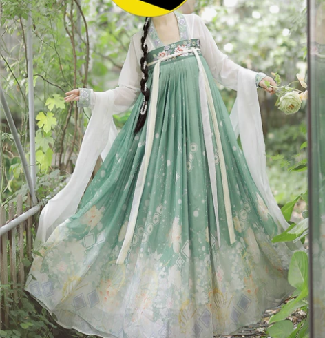 汉服，只穿了一会儿。吊牌没摘，质量很好。超...