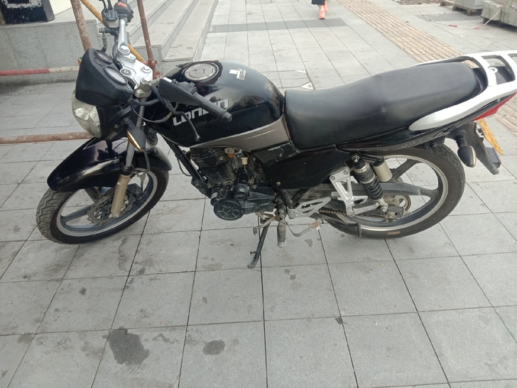 隆鑫125，，小莲机器，有手续，，没检车，...