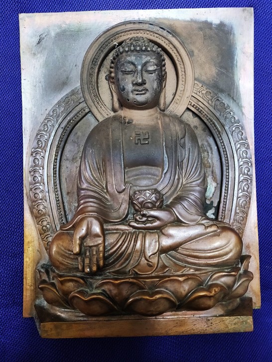 铜佛像。历经多年，制作精美，用料厚重的一尊...