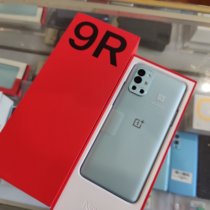 准新机，oppo旗下。新机膜还在，充新一加...