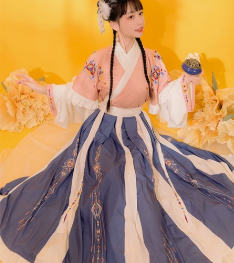 艺缕原创芙蕖汉服 三件套装 全新,吊牌还在...