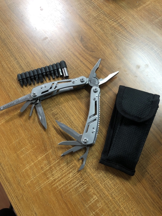 多功能工具钳板手木锯指甲锉组合万用工具刀钳...