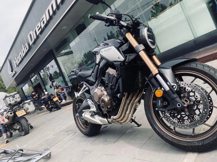 出售一台街车本田650r 准新车 车况完美...