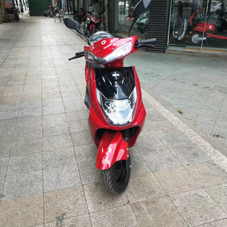 雅迪电动车。专卖店购买。新车落地四千。使用...