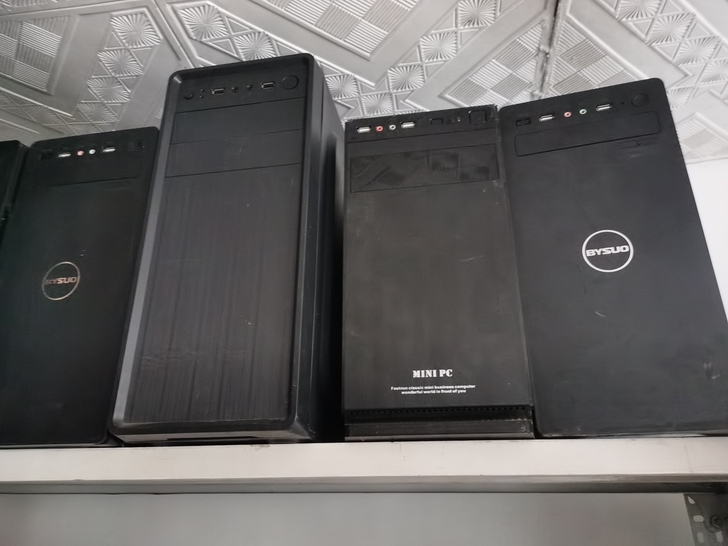 空机箱成色好,最好自取。