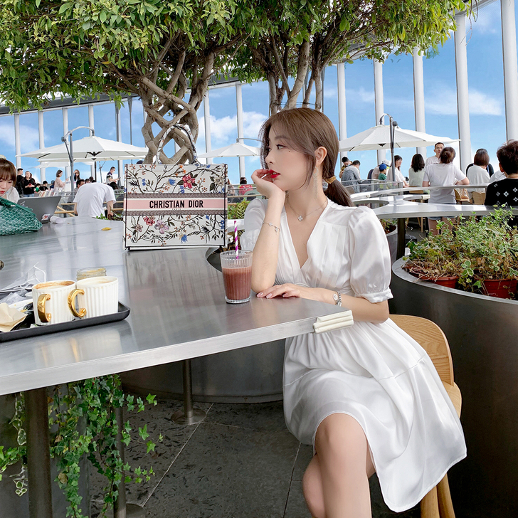 ByYou 气质名媛白色绸缎v领高级感连衣...