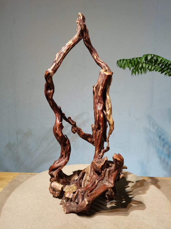 杜鹃根抱石摆件