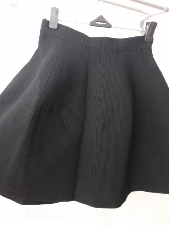 全新立体黑色半身裙,稍有厚度,四面弹性大,...