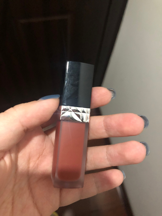 今天刚从专柜入，看了小红书色号直接买，没试...