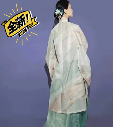 熠耀白云长衫，s码，全新，本人脖围33−3...