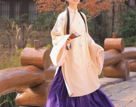 厦门汉服出租。是租金！正！杞瑾汉服秋冬季款...