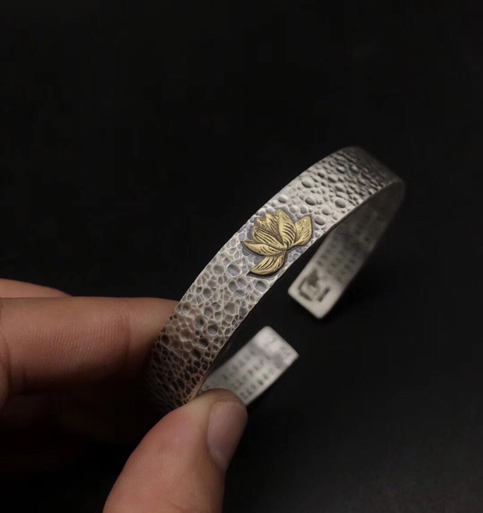 全新足银手镯便宜处理了，量大的价格在谈，不...