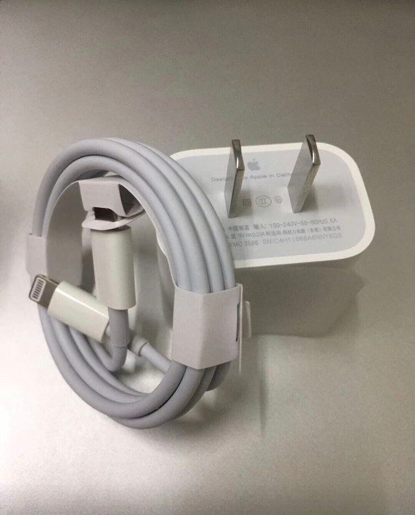 个人闲置转让一套苹果快充20W 充电器