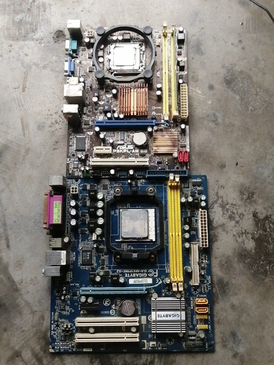 闲着两块电脑主板都带CPU，一块带有内存9...