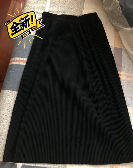全新 无吊牌 黑色麂皮绒半裙 很百搭 超级...