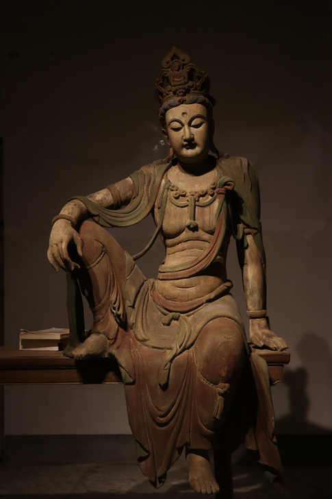 木雕自在观音