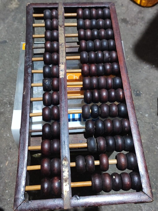 老算盘一个,13档,怀旧收藏,品相如图,实...