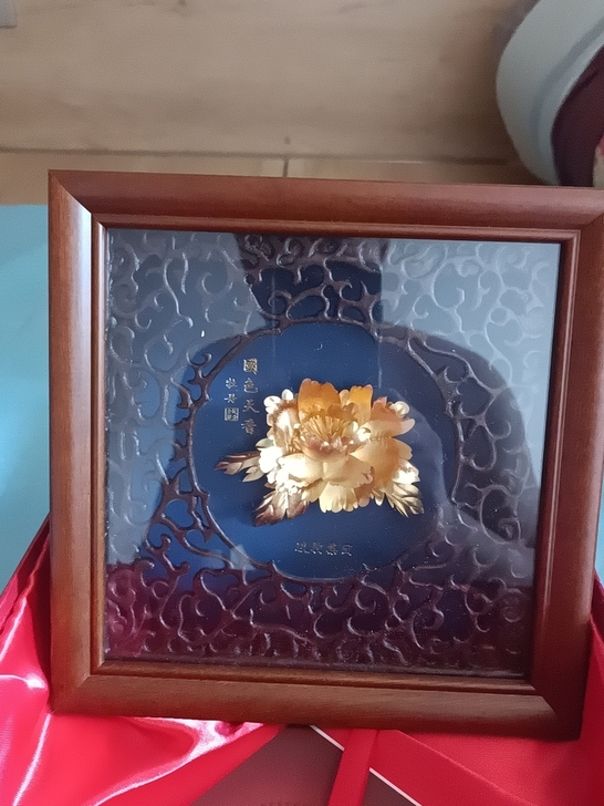 国色天香，金箔工艺品。