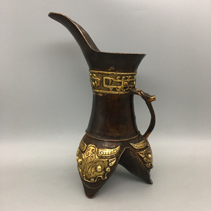 古玩铜器收藏，三脚大酒杯，工艺精湛 ，包浆...
