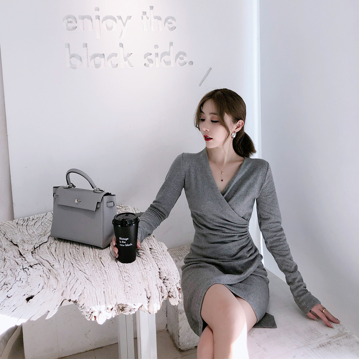 ByYou 春季气质V领黑色连衣裙女长袖2...