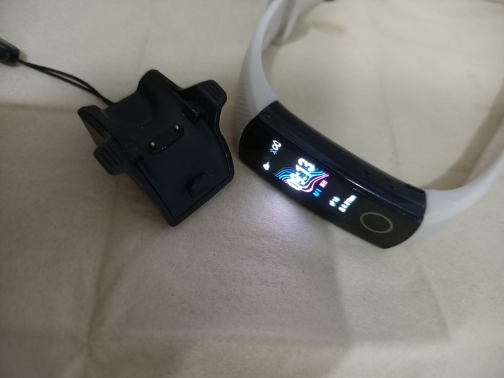 荣耀手环4   换手表了，闲置了  功能全...