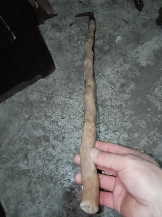 老镰刀一把，长68厘米