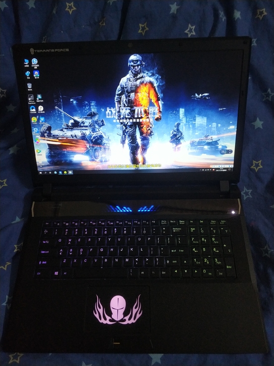 超炫吃鸡十七寸游戏笔记本未来人类