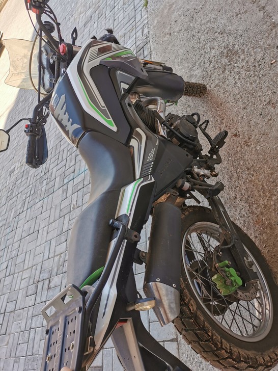 摩托车鑫源250迅龙拉力