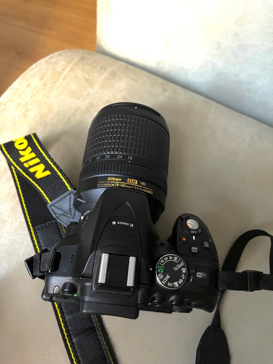 尼康相机d5300单反，快门次数在5600...