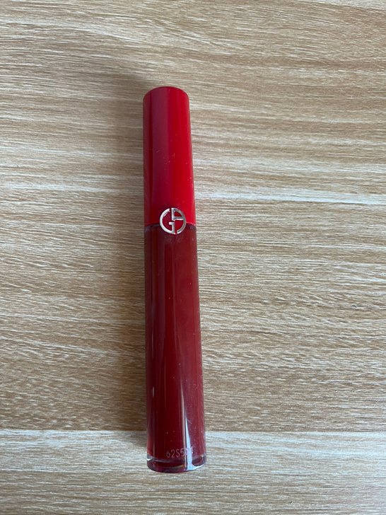 阿玛尼唇釉红管201 试色图来自小红书 正...