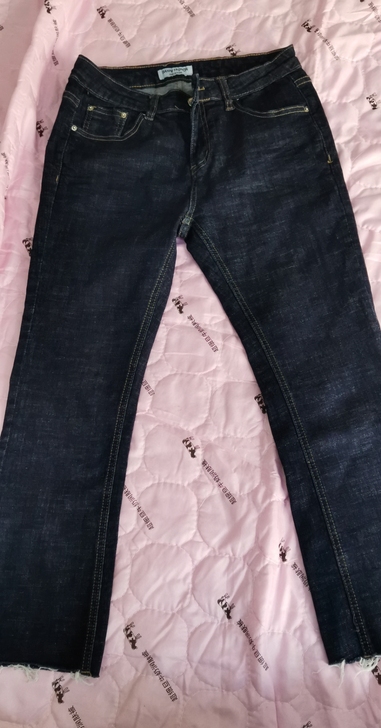 女士牛仔裤。经典款式，全新，吊牌摘下去了，...