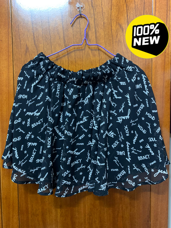 全新半身短裙，s码，只是洗了，保证没有穿过...