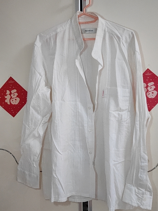 男士纯棉白色衬衫,全新,棉质很好。衣长75...