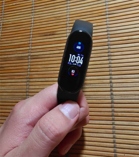 小米手环5普通版 功能一切正常，有轻微使用...