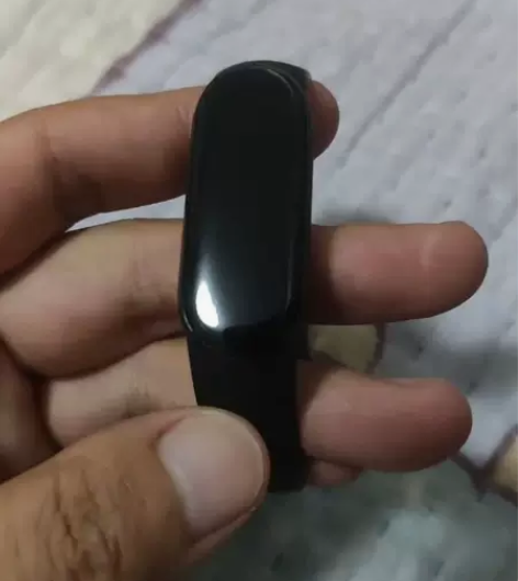 小米6手环 屏幕无划痕，喜欢的拿走 感兴趣...