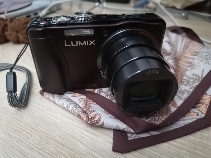 松下zs20。20倍长焦1410万像素便携...