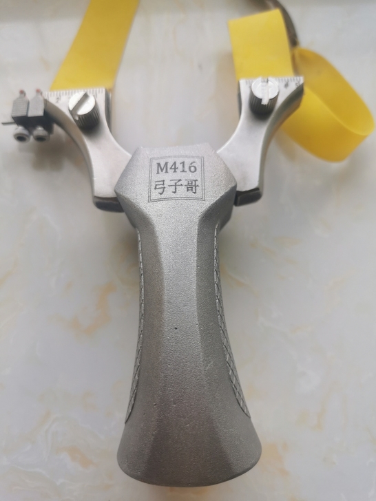 二手闲置弹弓 买回来玩了几下 基本全新 带...