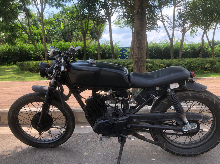 出一辆上班自用雅马哈复古油车，价格实惠