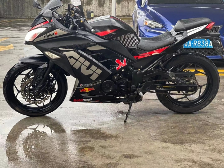 低价处理川崎黑色小忍者 单缸250cc 风...