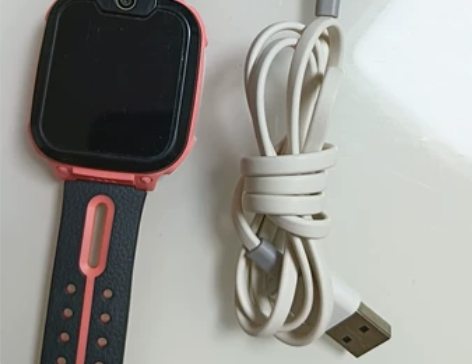 小天才电话手表d2九成新,350出配件齐全...