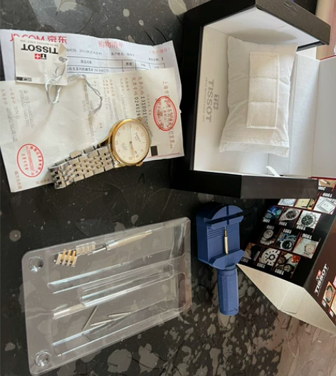 自用天梭力洛克男士手表,箱子说明书,购买发...