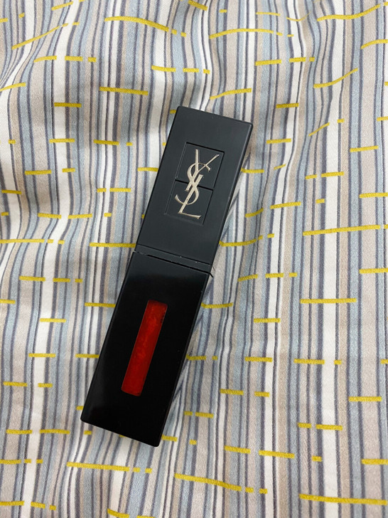 YSL唇釉413，图五为小红书试色，很好看...