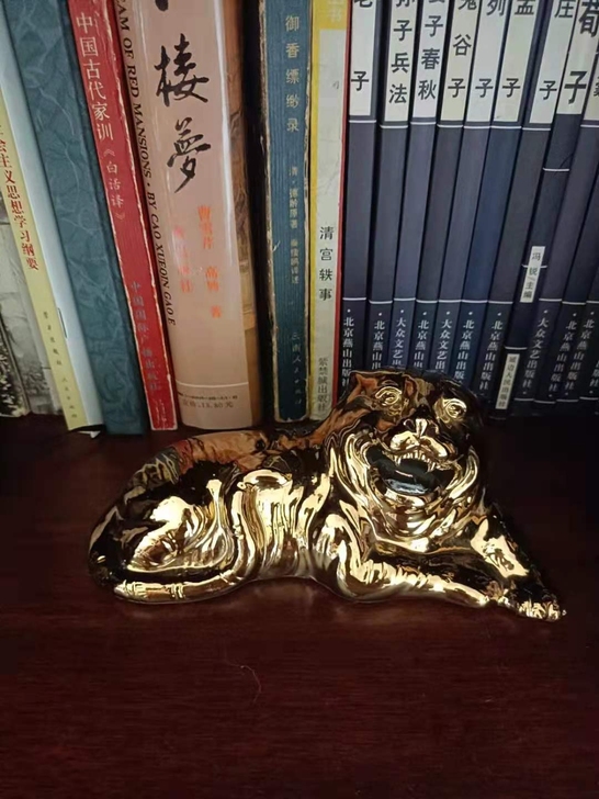 鎏金老瓷塑  卧虎