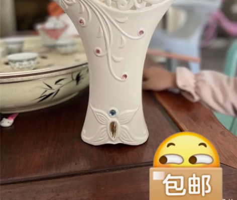 陶瓷镂空家居插花花瓶摆件 采用贴珠设计,镂...