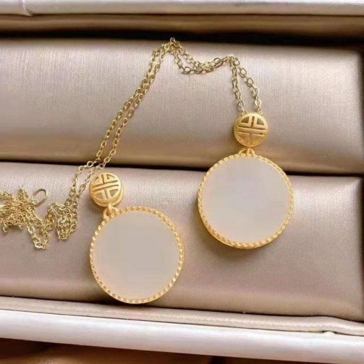 天然和田玉圆形无事牌玉石吊坠项链女纯银简约...