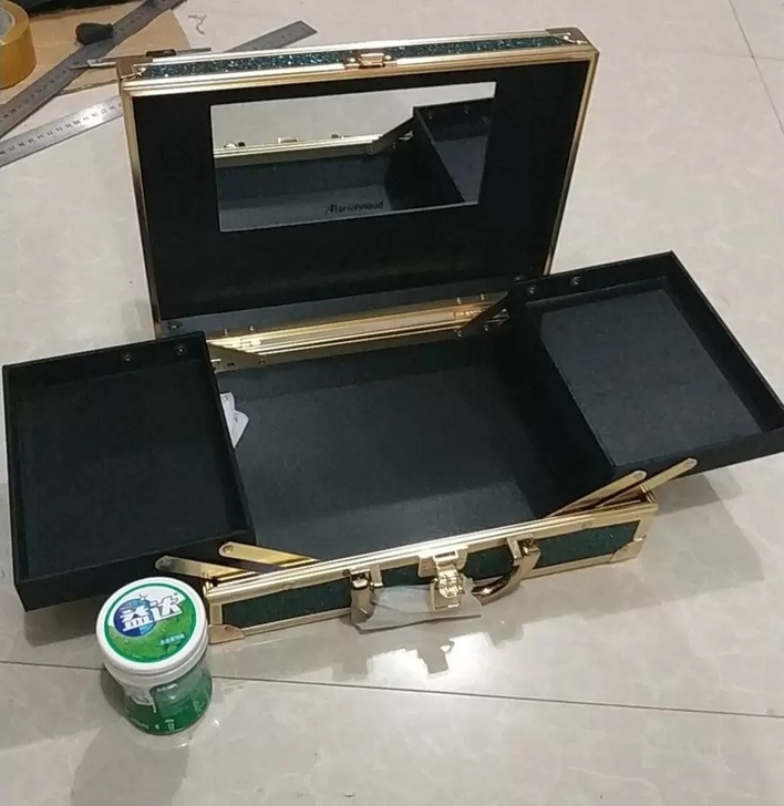 库存首饰盒化妆箱磨砂表面收纳盒，全新包邮质...