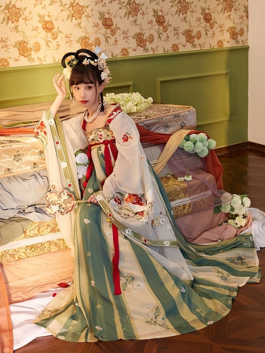 十三余兮光美人汉服女国风刺绣大袖襦齐胸绣花...